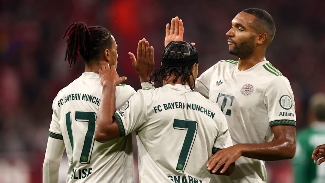 Bayern Munich players celebrating against Werder Bremen.
