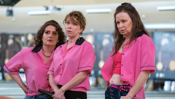 “ITS ALWAYS SUNNY IN PHILADELPHIA” — “The Gang Goes Bowling” — Season 16, Episode 7 (Airs Wednesday, July 12th) — Pictured: (l-r) Artemis Pebdani as Artemis, Mary Elizabeth Ellis as Waitress, Mary Lynn Rajskub as Gail the Snail. CR: Patrick McElhenney/FX.