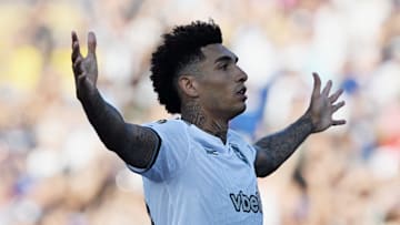 Botafogo vence o PSG e encaminha classificação ao mata-mata