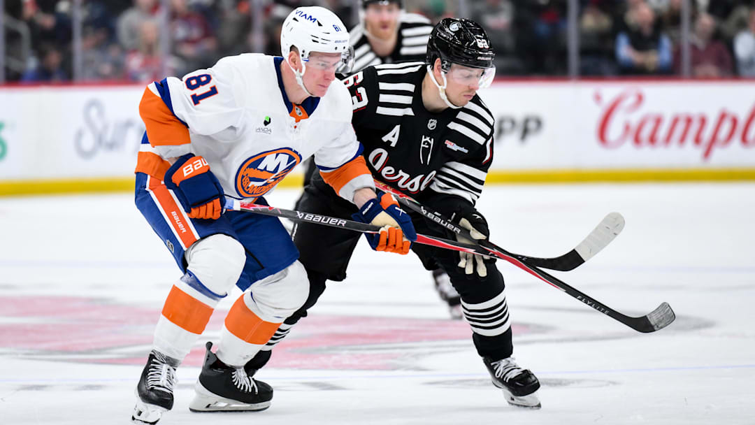 New York Islanders left wing Ondrej Palat (81) and New Jersey Devils left wing Jesper Bratt (63): John Jones-Imagn Images