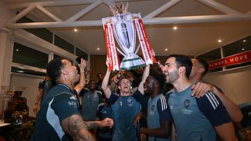 Die Arsenal-Stars feiern die Meisterschaft