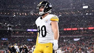 Pittsburgh Steelers v Cleveland Browns