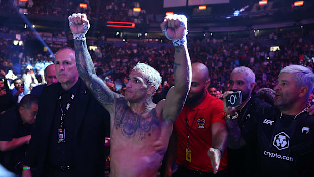 Oliveira calls out Topuri