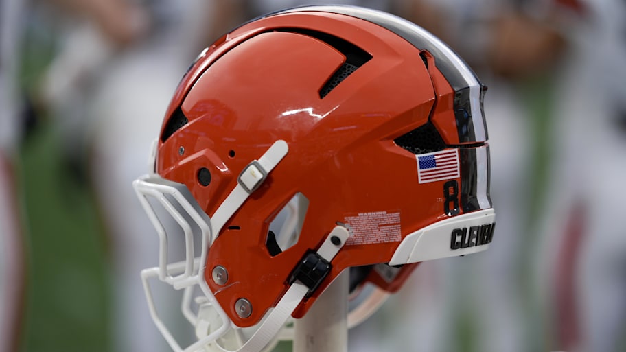 Browns Sideline Kenny Pickett Amid Backup QB Battle