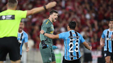 Tiago Volpi foi o principal destaque do Grêmio no Maracanã 