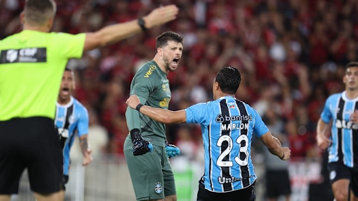 Tiago Volpi foi o principal destaque do Grêmio no Maracanã Tiago Volpi foi o principal destaque do Grêmio no Maracanã