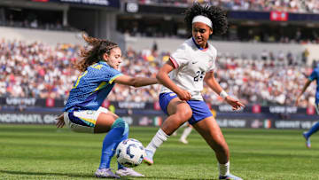 Ela sofreu pênalti que gerou um dos gols