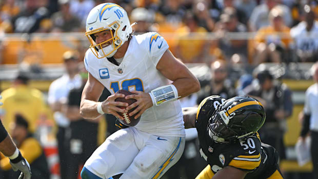 Sep 22, 2024; Pittsburgh, Pennsylvania, USA; Pittsburgh Steelers linebacker Elandon Roberts (50) sacks Justin Herbert