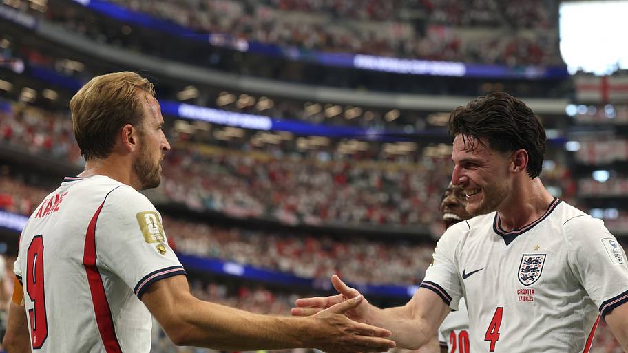 Declan Rice shaking Harry Kane’s hand.