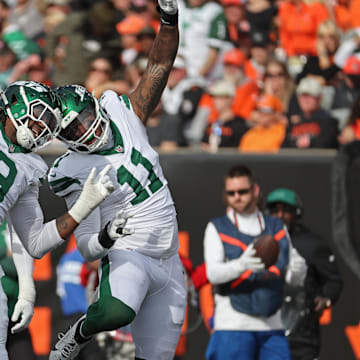 Oct 26, 2025; Cincinnati, Ohio, USA; New York Jets defensive end Will McDonald IV (9) and linebacker Jermaine Johnson (11) /celebrates during the fourth quarter against the Cincinnati Bengals at Paycor Stadium. Mandatory Credit: Joseph Maiorana-Imagn Images
