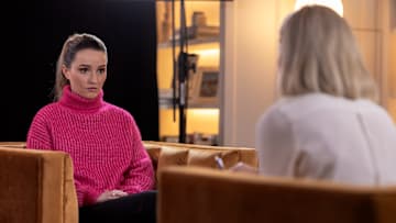 Kaitlyn Dever as Bell Gibson in Apple Cider Vinegar on Netflix