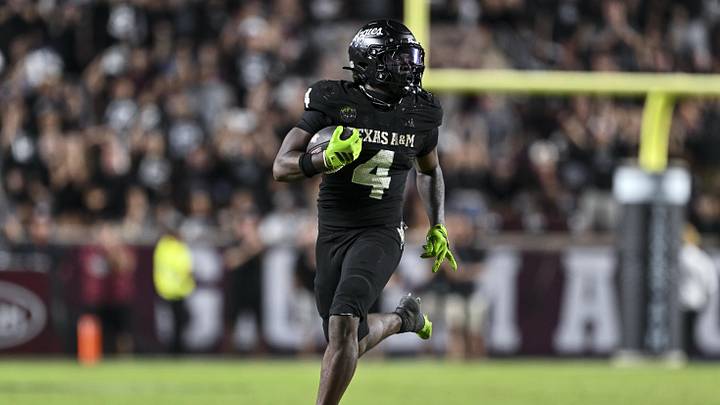 Texas A&M Overcomes Absence of Le'Veon Moss With Dominant Rushing Attack vs. Arkansas
