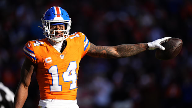 courtland-sutton-broncos-holds-ball-out