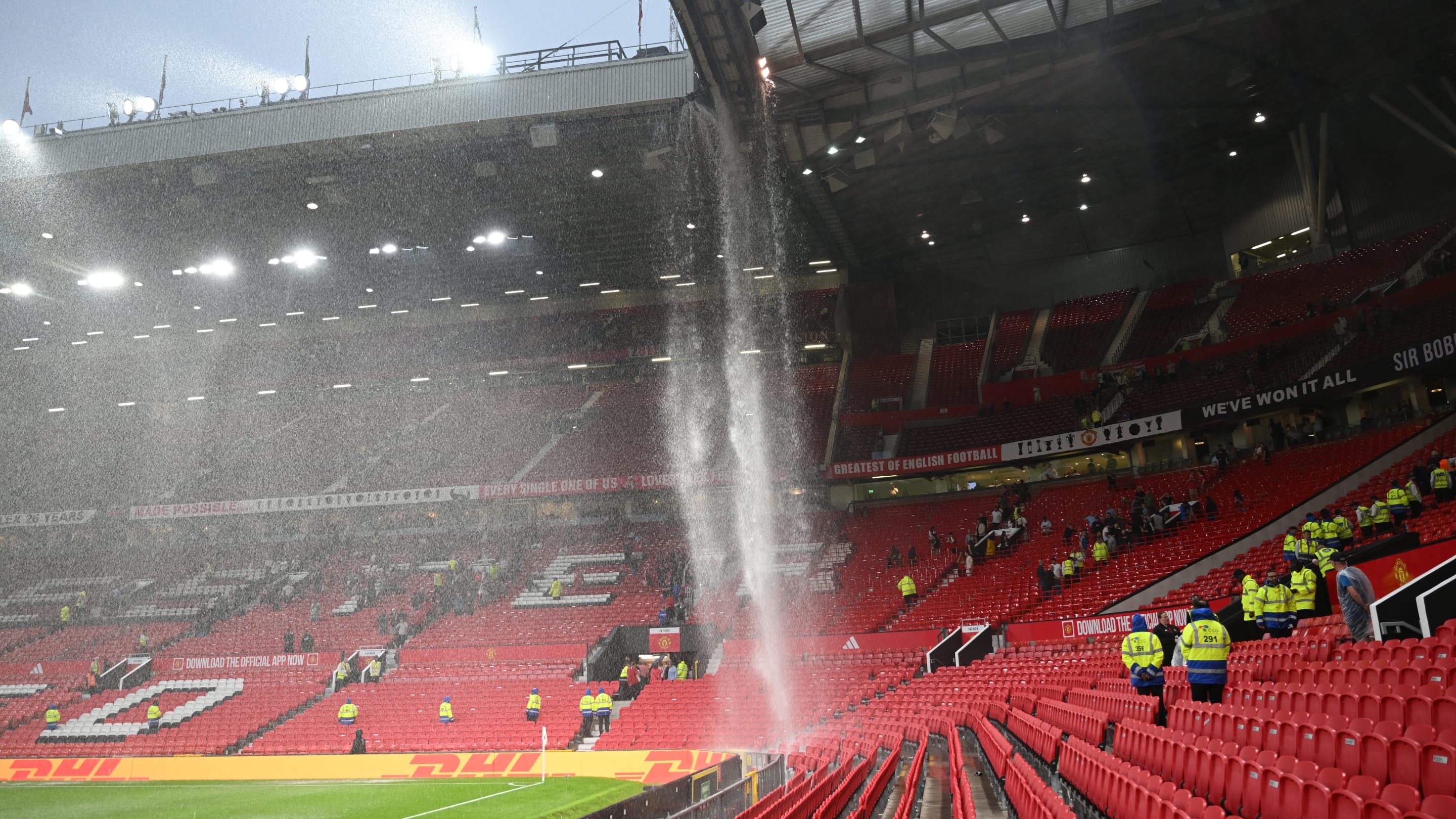 'The Old Trafford waterfall' - How the world reacted to Man Utd's terribly leaky roof