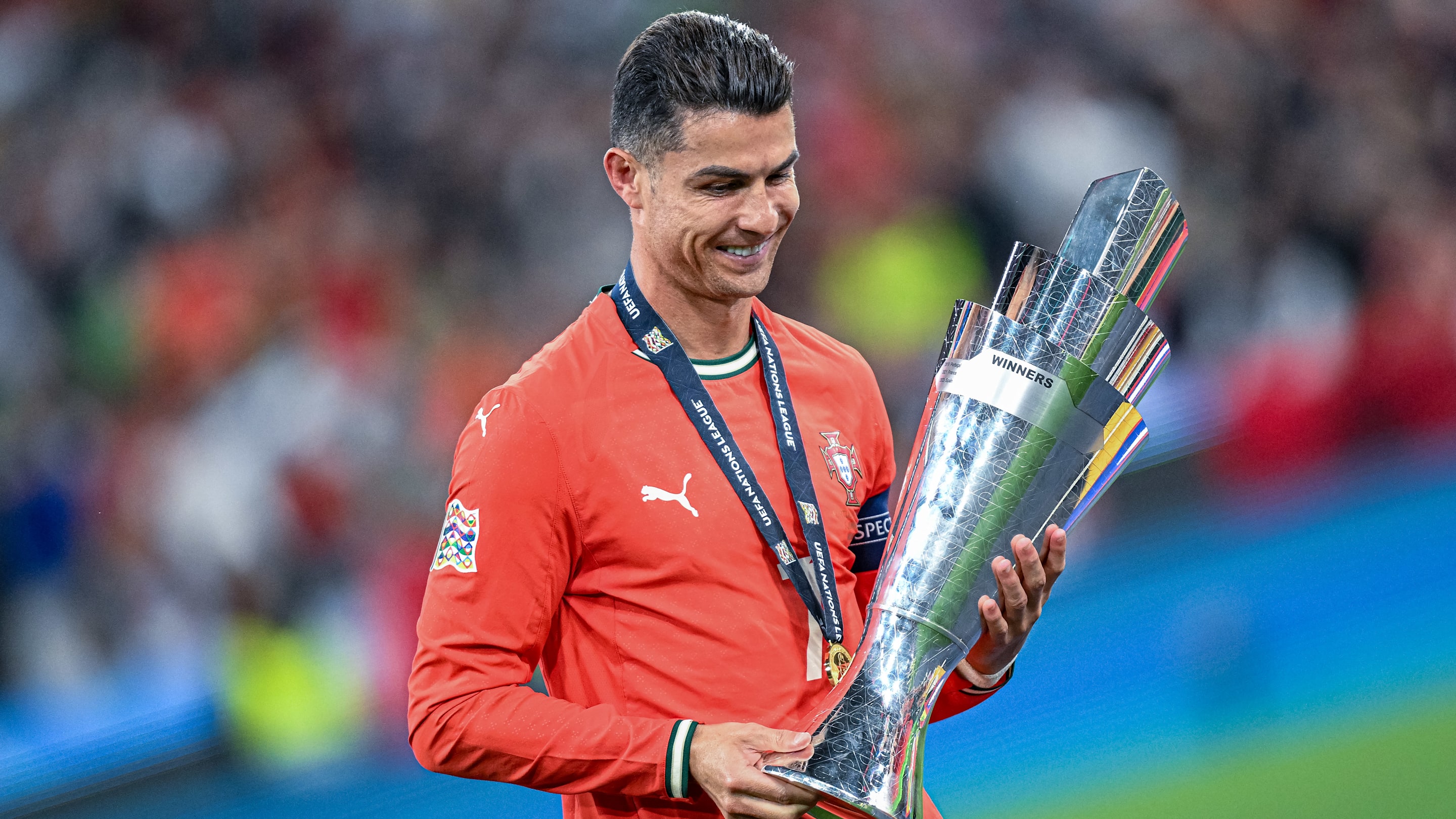 Pourquoi Cristiano Ronaldo s'applique du vernis à ongles noir sur les pieds