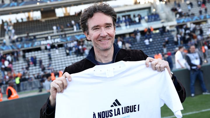 Fils de Bernard Arnault, Antoine Arnault est le pilote du projet du Paris FC. Fils de Bernard Arnault, Antoine Arnault est le pilote du projet du Paris FC.