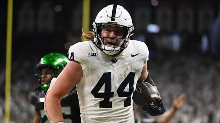 Penn State Nittany Lions tight end Tyler Warren (44) runs for a gain against the Oregon Ducks during the second quarter in the 2024 Big Ten Championship game at Lucas Oil Stadium. Penn State Nittany Lions tight end Tyler Warren (44) runs for a gain against the Oregon Ducks during the second quarter in the 2024 Big Ten Championship game at Lucas Oil Stadium.