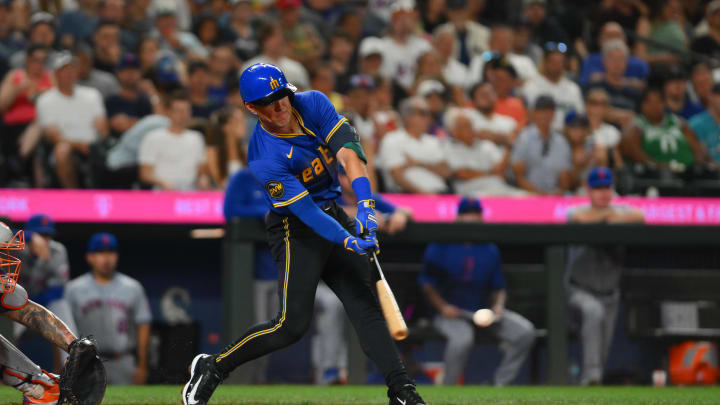 Seattle Mariners third baseman Dylan Moore (25) hits a single against the New York Mets during the seventh inning at T-Mobile Park on Aug 9.