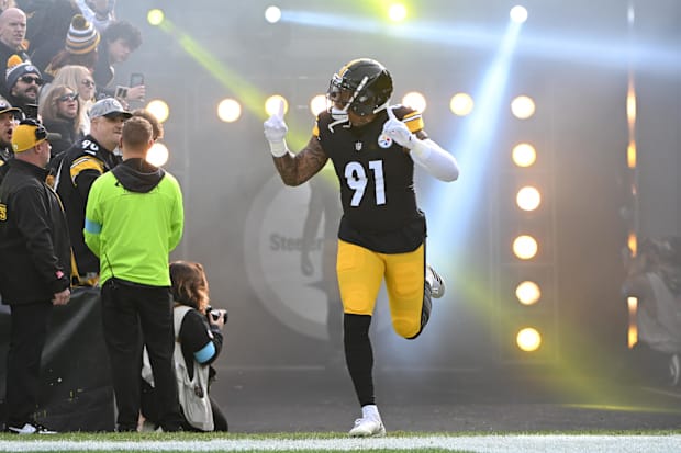 Pittsburgh Steelers linebacker Preston Smith (91) takes the field for a game against the Baltimore Ravens 