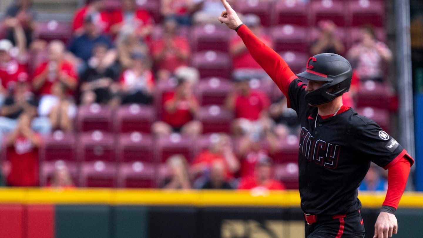 Reds Sweep Guardians with Key Homers by Benson, Hays