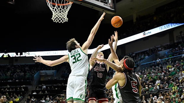  Oregon Ducks center Nate Bittle (32) blocks a shot by Indiana Hoosiers forward Luke Goode (10)
