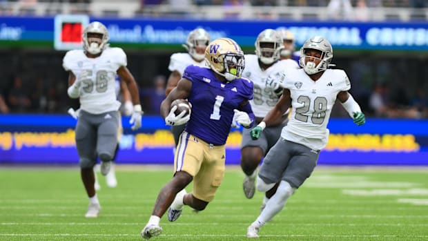 Washington Huskies running back Jonah Coleman (1) carries the ball against the Eastern Michigan Eagles during the first half 