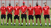Das Trainerteam des FC Bayern muss einen Abschied hinnehmen.