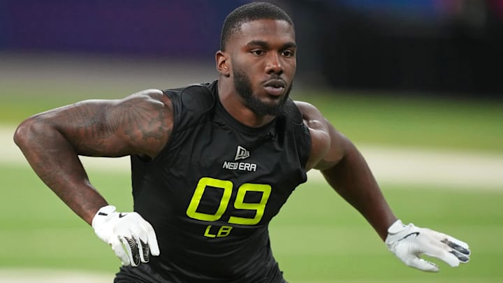 Feb 27, 2025; Indianapolis, IN, USA; Florida linebacker Shemar James (LB09) participates in drills during the 2025 NFL Combine at Lucas Oil Stadium. Mandatory Credit: Kirby Lee-Imagn Images