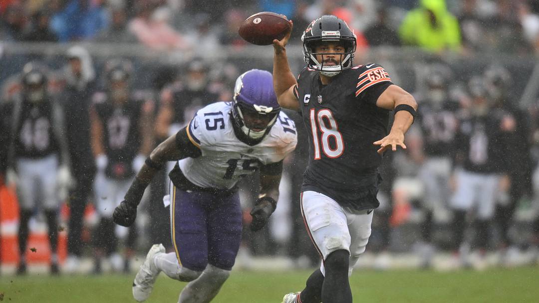 Bears quarterback Caleb Williams throws a pass while scrambling against Minnesota Vikings linebacker Dallas Turner in the Week 2 Bears defeat. Bears quarterback Caleb Williams throws a pass while scrambling against Minnesota Vikings linebacker Dallas Turner in the Week 2 Bears defeat.