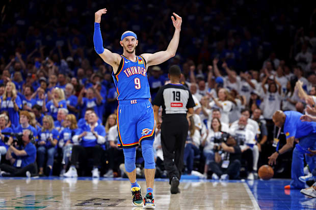 Oklahoma City Thunder Guard Alex Caruso (9) 