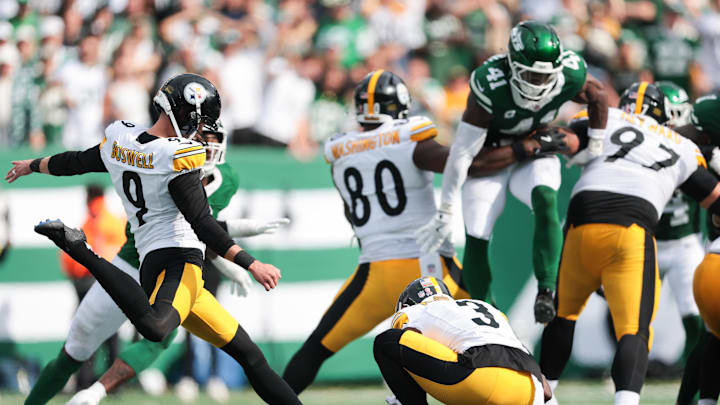 Steelers kicker Chris Boswell kicks a 60 yard field goal against the New York Jets at MetLife Stadium.