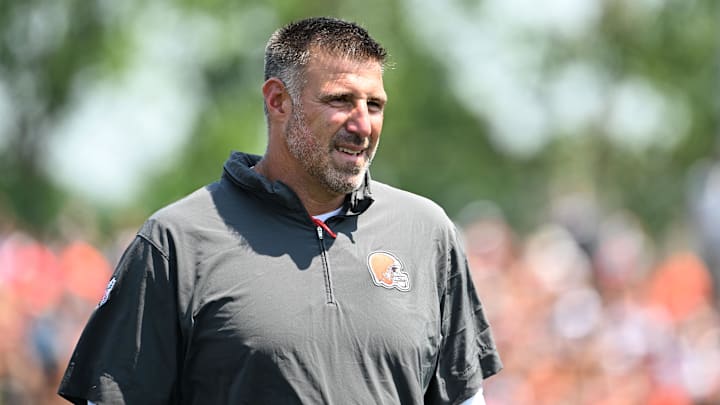 Cleveland Browns advisor Mike Vrabel during practice at the Browns training facility.