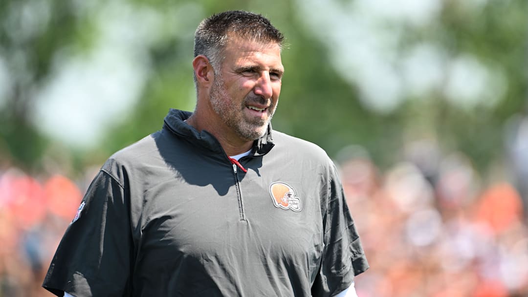 Aug 4, 2024; Cleveland Browns advisor Mike Vrabel during practice at the Browns training facility in Berea, Ohio. Mandatory Credit: Bob Donnan-Imagn Images