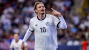 Nick Woltemade im DFB-Trikot. Noch ist unklar, ob er auch in der kommenden Saison das VfB-Dress trägt
