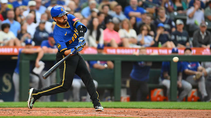 Eugenio Suarez hits a double