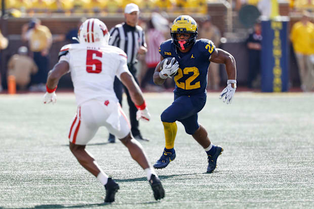 Michigan Wolverines running back Justice Haynes rushes 
