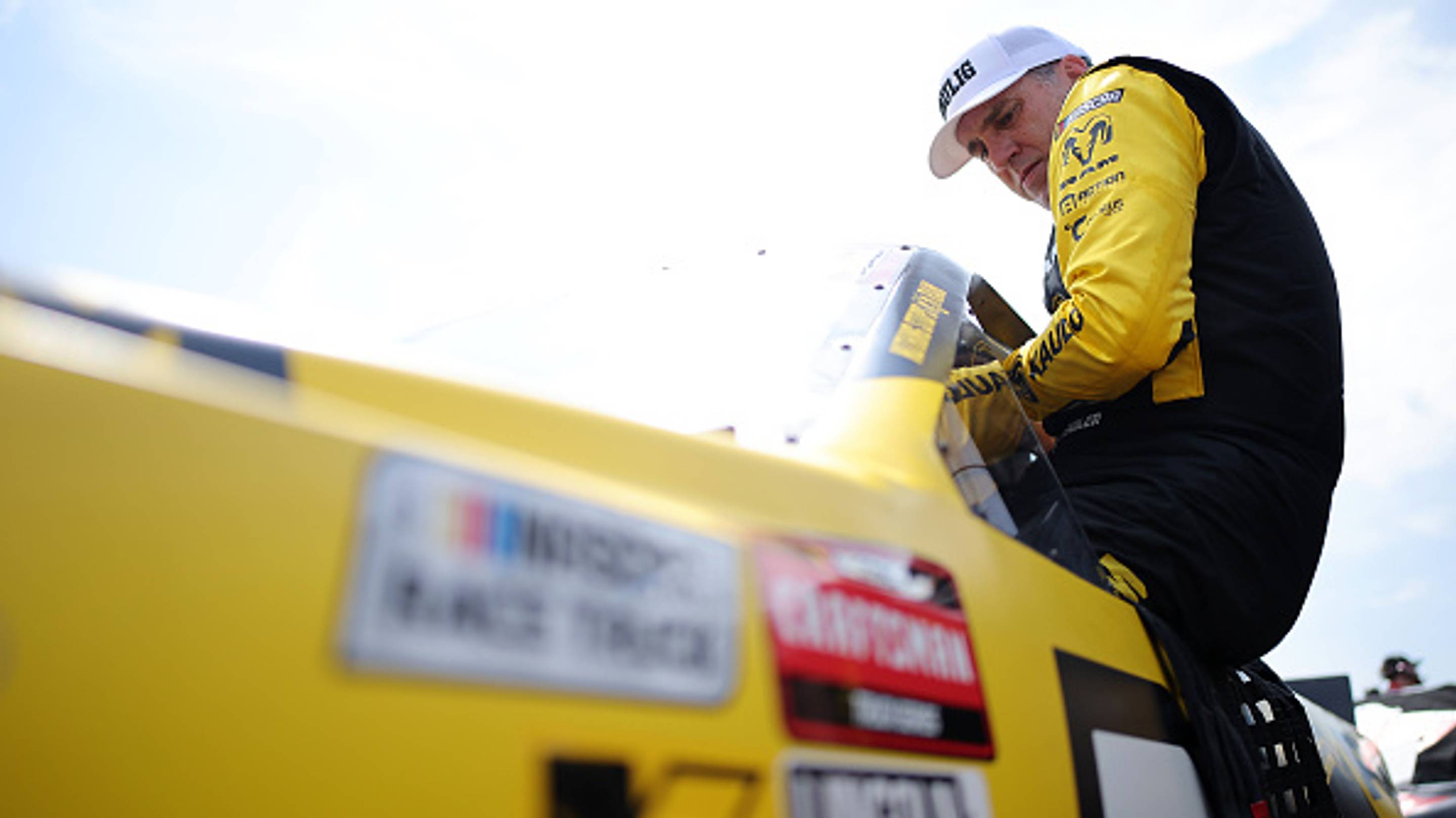 Replacement confirmed after NASCAR veteran ends 15-year absence