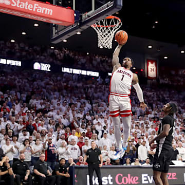 Arizona Wildcats G Caleb Love dunks against Iowa State