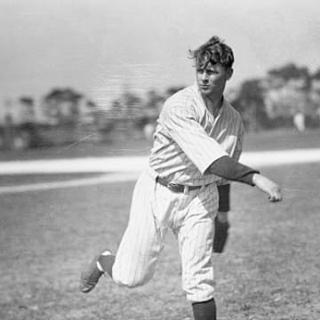 Waite Hoyt warms up during the 1926 season.