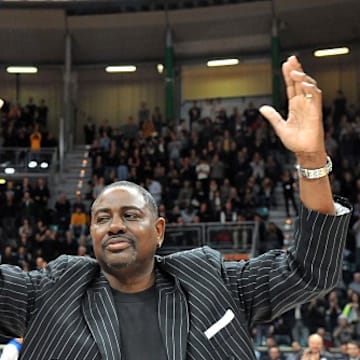 Michael Ray Richardson waves to the crowd at a 2019 Italian league game.