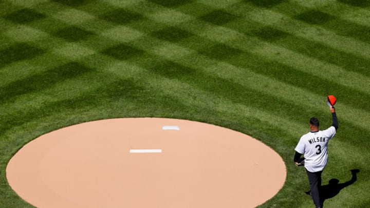 Russell Wilson durante un partido entre los Dodgers y los Rockies.