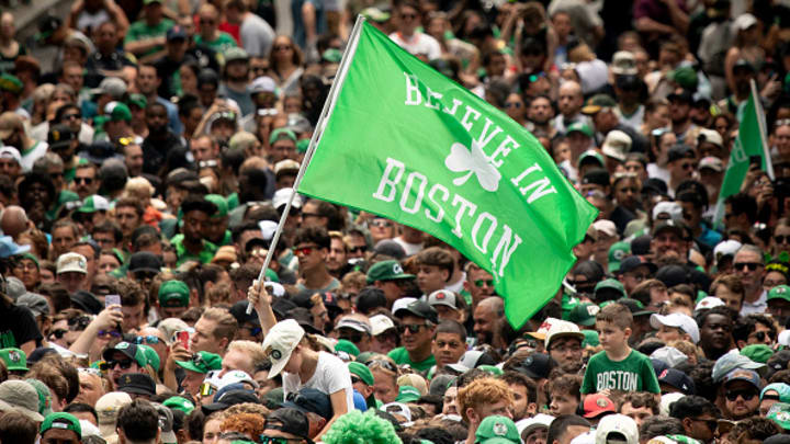 Aficionados de los Celtics durante el desfile de campeón del año pasado. Aficionados de los Celtics durante el desfile de campeón del año pasado.