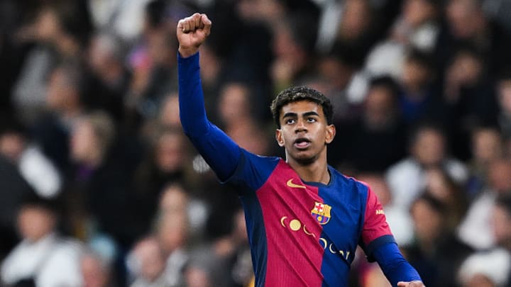 Lamine Yamal, atacante del Barcelona, levantaba su brazo tras salir victorioso aquel 26 de octubre de 2024 cuando fue insultado por un aficionado menor de edad en el estadio Santiago Bernabéu.