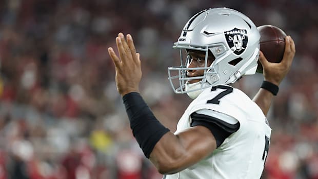 Geno Smith fue adquirido a Seattle para transformar la ofensiva del equipo de Las Vegas.