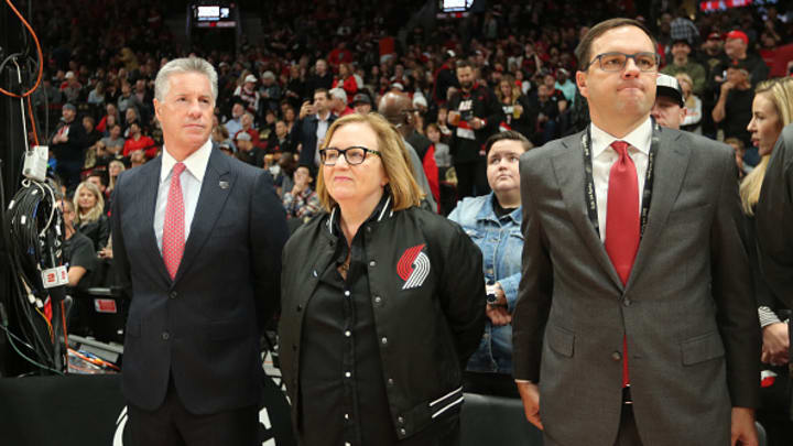 Jody Allen, hermana del ex propietario de los Portland Trail Blazers, Paul Allen, en un partido ante los Denver Nuggets.