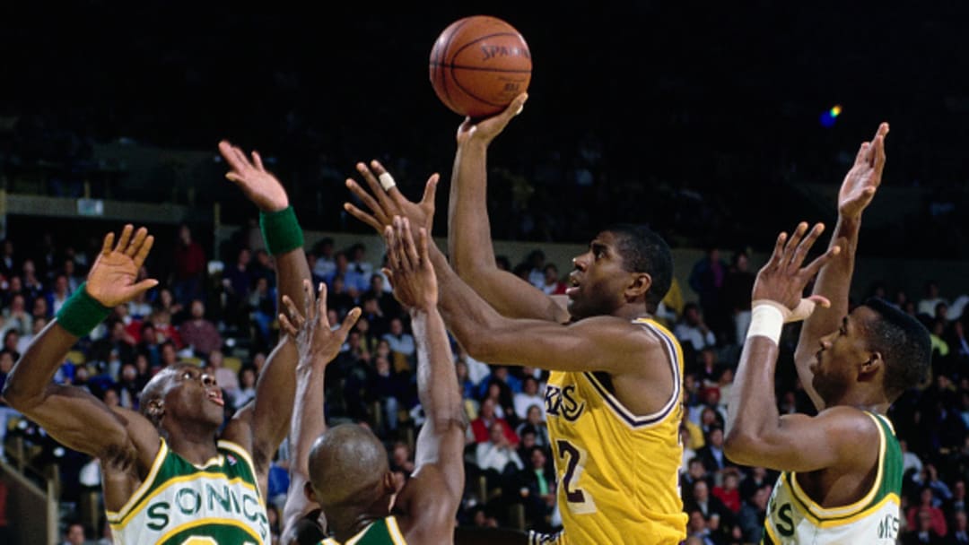 Magic Johnson en un duelo ante los Supersonics en 1990.