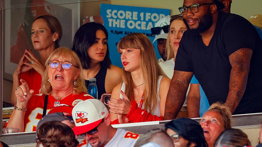 Taylor Swift, Travis Kelce, NFL WAG