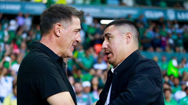 El argentino Eduardo Berizzo y el mexicano Efraín Juárez en un partido entre León y Pumas. El argentino Eduardo Berizzo y el mexicano Efraín Juárez en un partido entre León y Pumas.