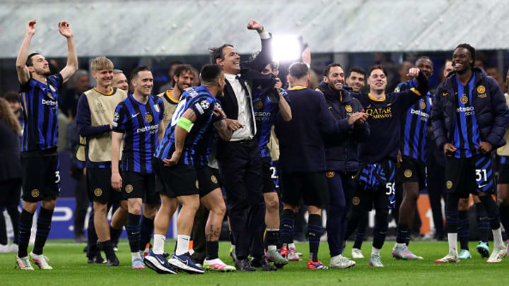 Simone Inzaghi festejando junto a sus jugadores el triunfo ante el Barcelona en semifinales. Simone Inzaghi festejando junto a sus jugadores el triunfo ante el Barcelona en semifinales.