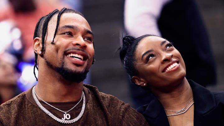 Simone Biles and Jonathan Owens attend a game between the Houston Rockets and the Los Angeles Lakers at Toyota Center on January 29, 2024 in Houston, Texas.